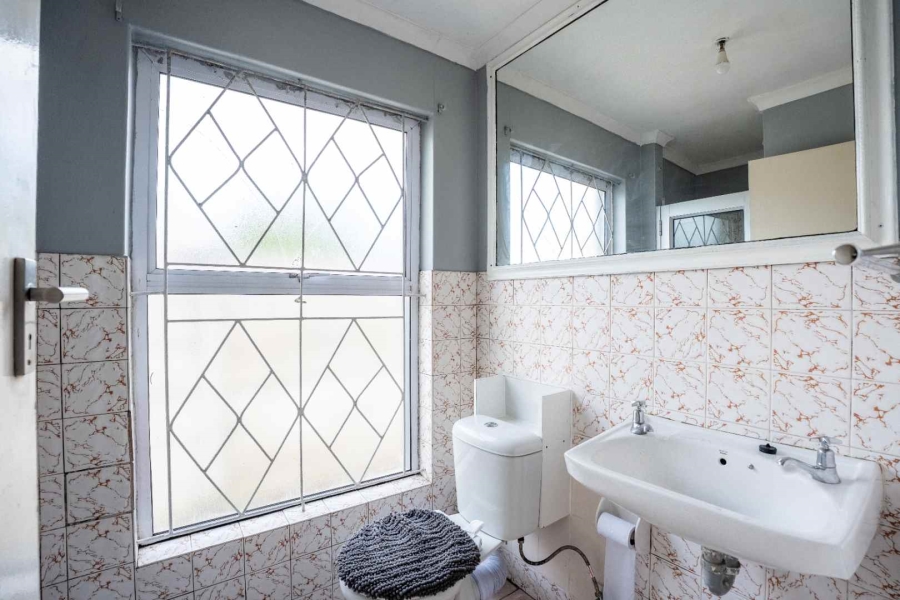 5 Bedroom Property for Sale in Electric City Western Cape